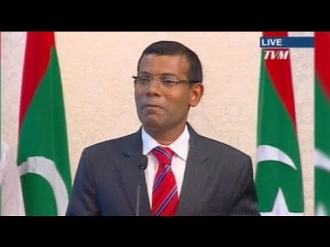 ஆர்ப்பாட்டங்களை அடுத்து இராணுவத் தலைமையகத்தில் தஞ்சமடைந்த மாலைதீவுகள் ஜனாதிபதி