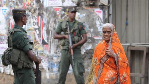 sri-lankan-soldiers-stand-guard-alutgama-lakruwan-wanniarachchi