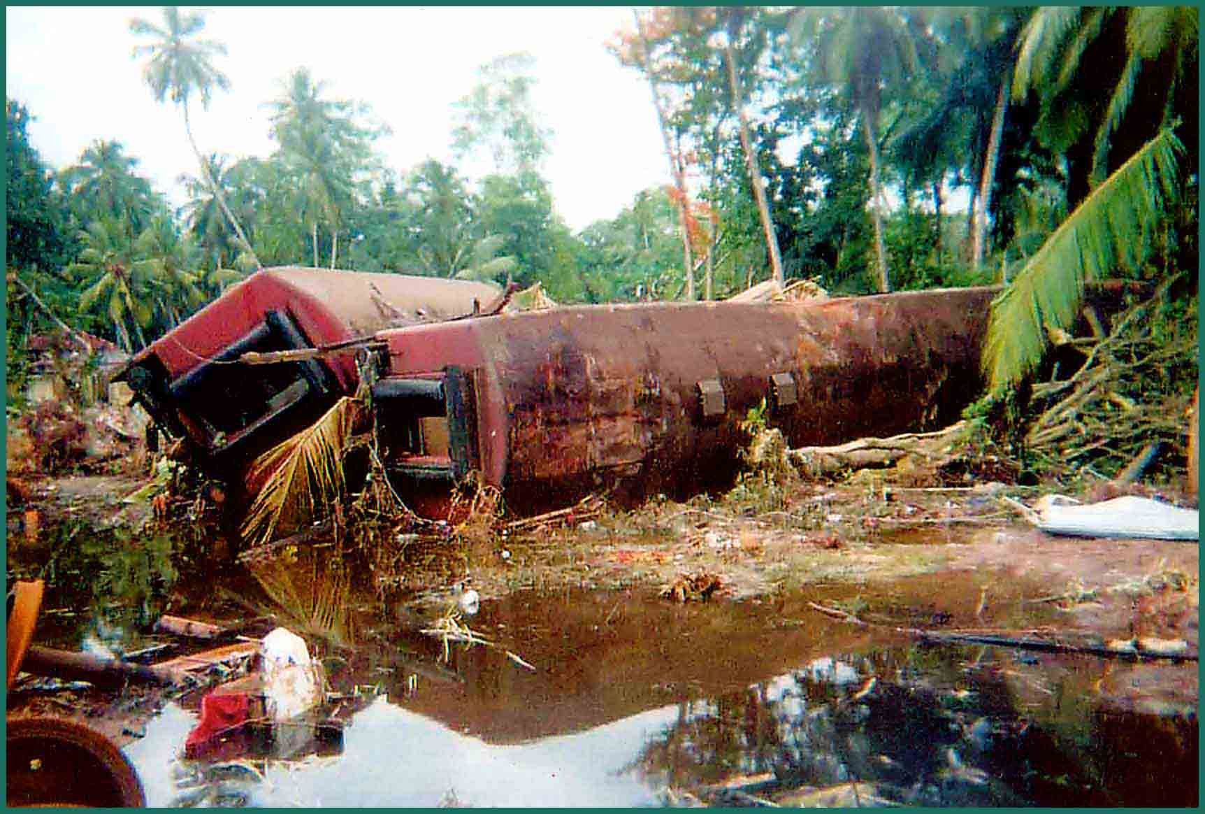 Фото цунами 2004 шри ланка