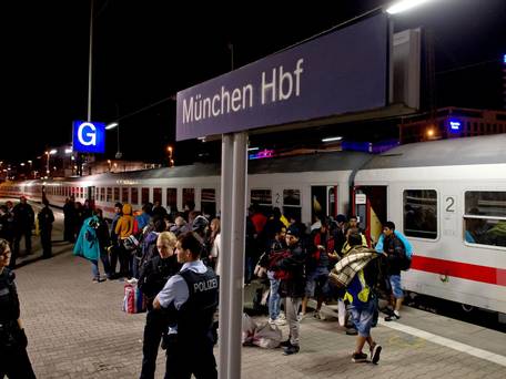 2016 ஆரம்பம்; மூனிச் நகரில் குண்டுத் தாக்குதல் எச்சரிக்கை; மக்கள் வெளியேற்றம்