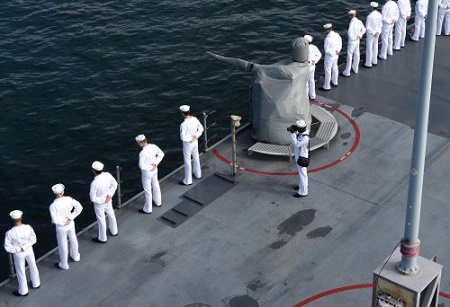 முள்ளிவாய்காலிற்கு வராத அமெரிக்கக் கப்பல் கொழும்பில் நிலை கொண்டுள்ளது!