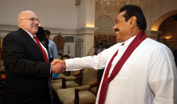 முள்ளிவாய்க்கால் படுகொலைகளின் சூத்திரதாரிகளில் ஒருவர் சம்பந்தனைச் சந்தித்தார்