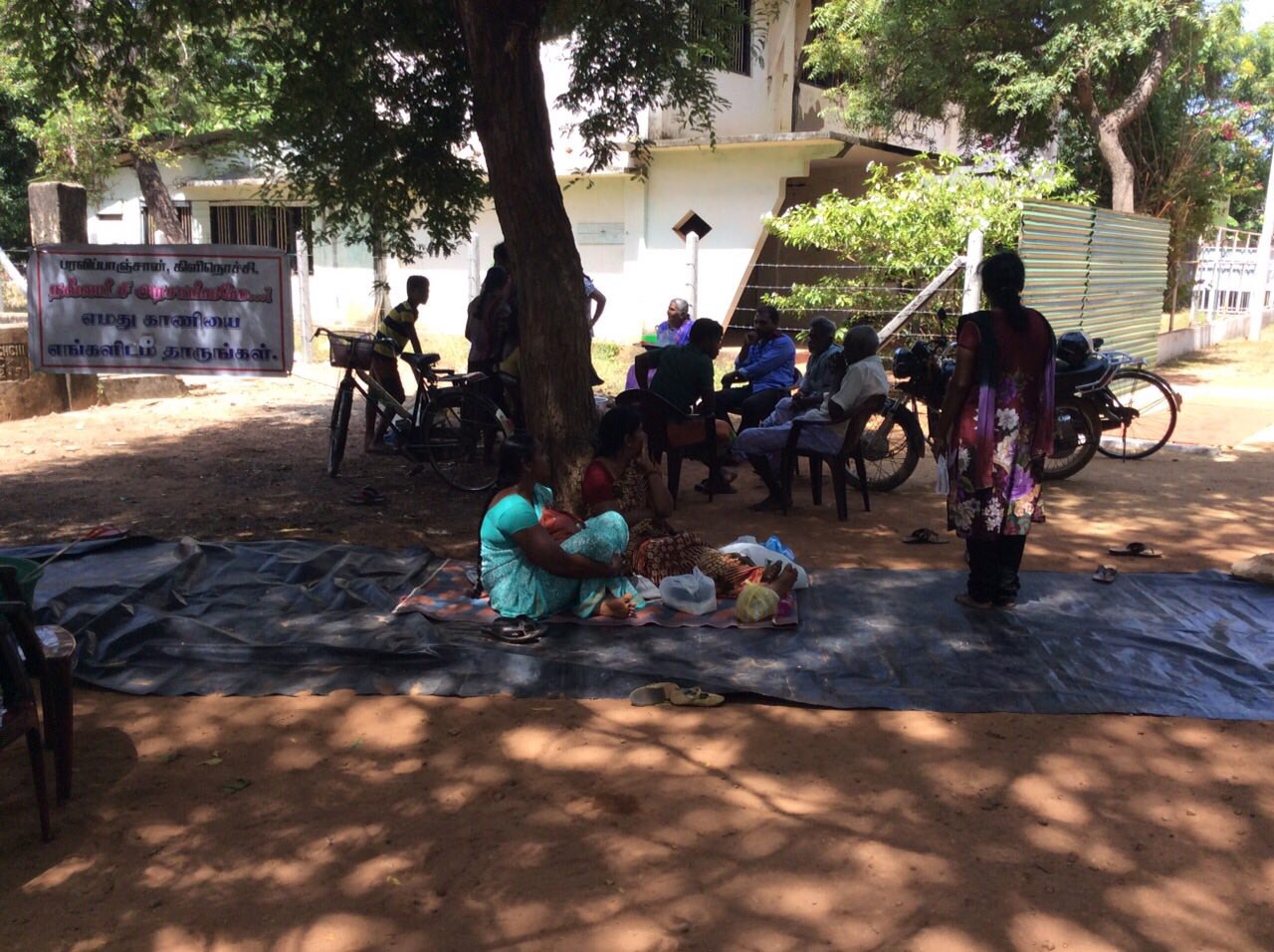 பரவிப்பாஞ்சானில் தனிமைப்படுத்தப்பட்டுள்ள இராணுவத்திற்கு எதிரான மக்களின் போராட்டம்