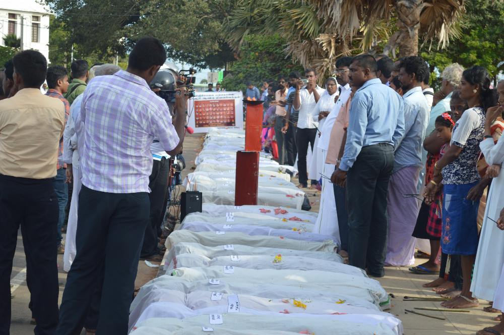 உடல்களை வைத்துக் ‘கொண்டாடப்பட்ட’ செஞ்சோலைப் படுகொலை நினைவு நாள்!