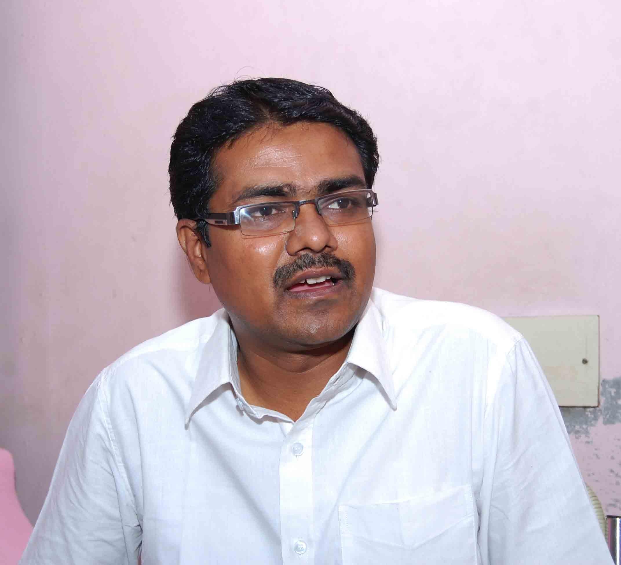 தூத்துக்குடி படுகொலைகள்:வழகறிஞர் வாஞ்சிநாதன் சென்னை விமானநிலையத்தில் கைது!