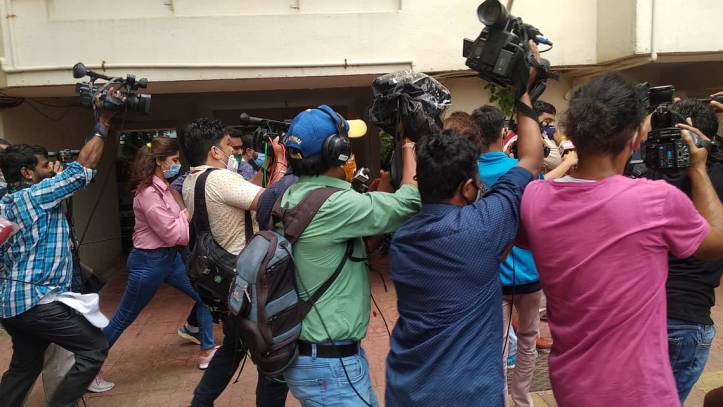 சுஷாந்த் சிங் தற்கொலை : ஊடக பிணந்தின்னிகள் !