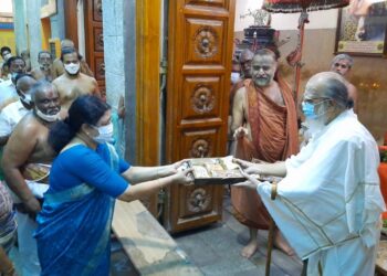 காஞ்சி சங்கரமடத்திற்குச் சென்ற சசிகலா!