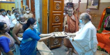 காஞ்சி சங்கரமடத்திற்குச் சென்ற சசிகலா!