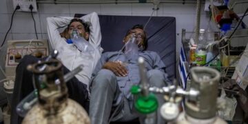 இந்தியாவில் கொரோனா பெருந்தொற்று அவலம்!