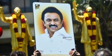 சுற்றிலும் நெருக்கடி என்ன செய்யப் போகிறார் ஸ்டாலின்?