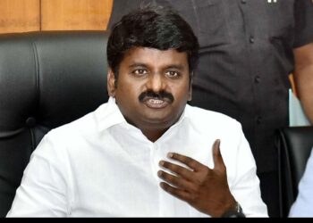முன்னாள் அமைச்சர் விஜயபாஸ்கர் வீட்டில் ரெய்ட்!