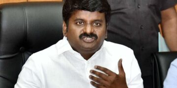 முன்னாள் அமைச்சர் விஜயபாஸ்கர் வீட்டில் ரெய்ட்!