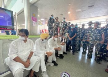 ராகுல்காந்தி பெரும்  போராட்டங்களுக்குப் பின்னர் அனுமதி!