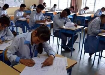 சிபிஎஸ்சி 10-ஆம் வகுப்பு தேர்வில் பெண் வெறுப்பு கேள்விகள்-அதிர்ச்சி!