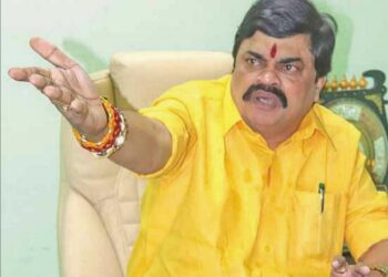 முன்னாள் அதிமுக அமைச்சர் தலைமறைவு-கைது செய்ய 6 தனிப்படைகள்!