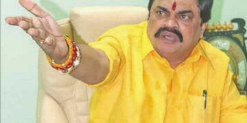 முன்னாள் அதிமுக அமைச்சர் தலைமறைவு-கைது செய்ய 6 தனிப்படைகள்!